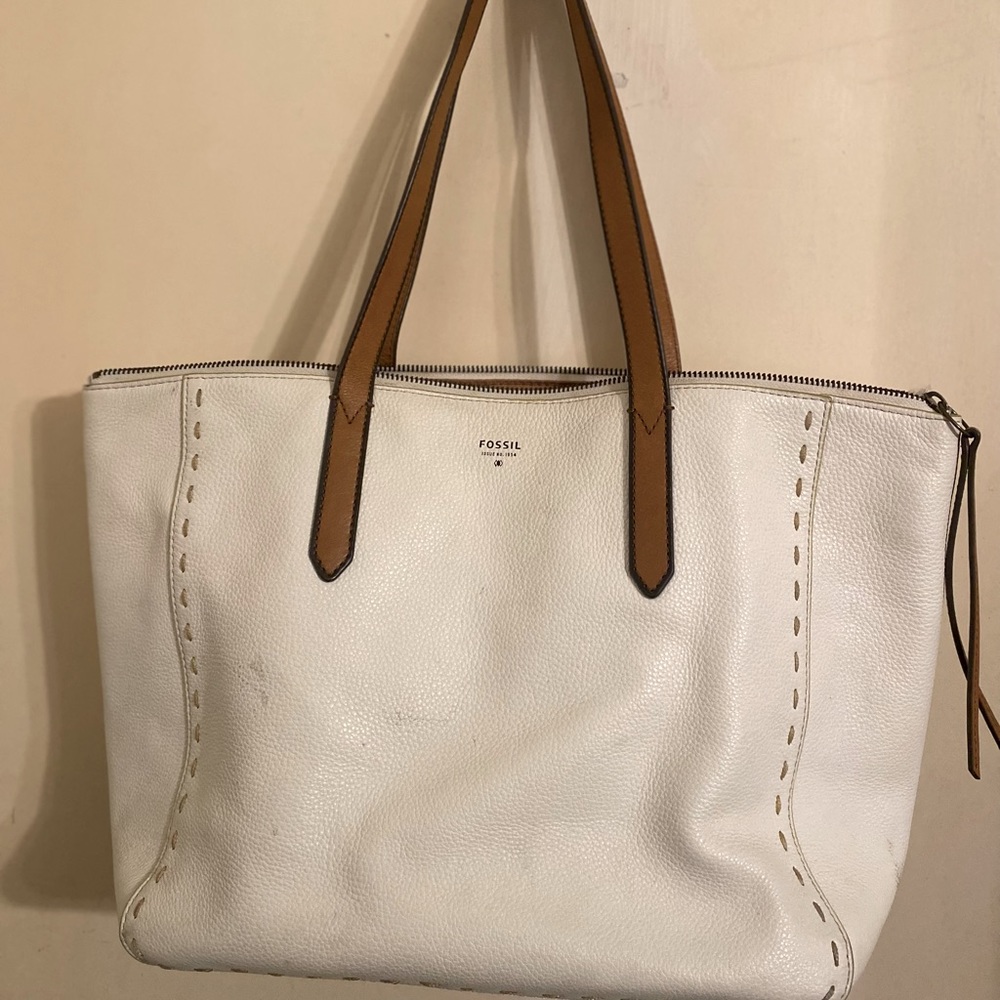 Purse-used, good condition, minor scuffs on outside n. but not too noticeable.